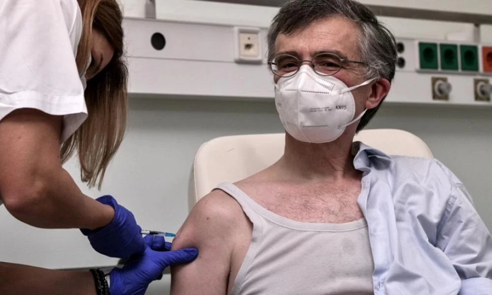 Εμβολιασμός Σωτήρη Τσιόδρα: «Δεν το κατάλαβα καν»